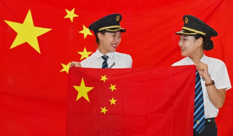 中国之美 | 如果"我爱你"有颜色,那一定是中国红!_国旗