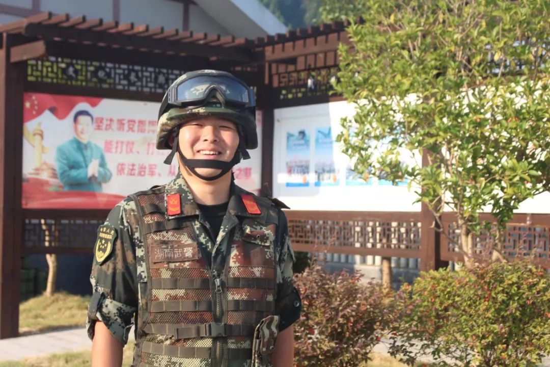李桂林,现服役于武警张家界支队永定中队.