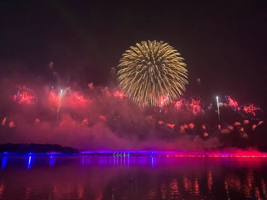 深圳焰火晚会完美绽放!_烟花