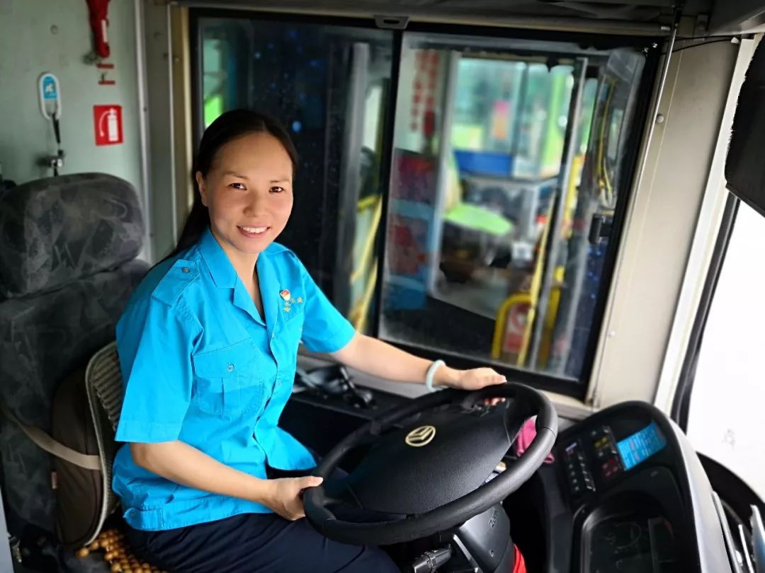 【我爱我的祖国】南宁公交师徒情深_朱英