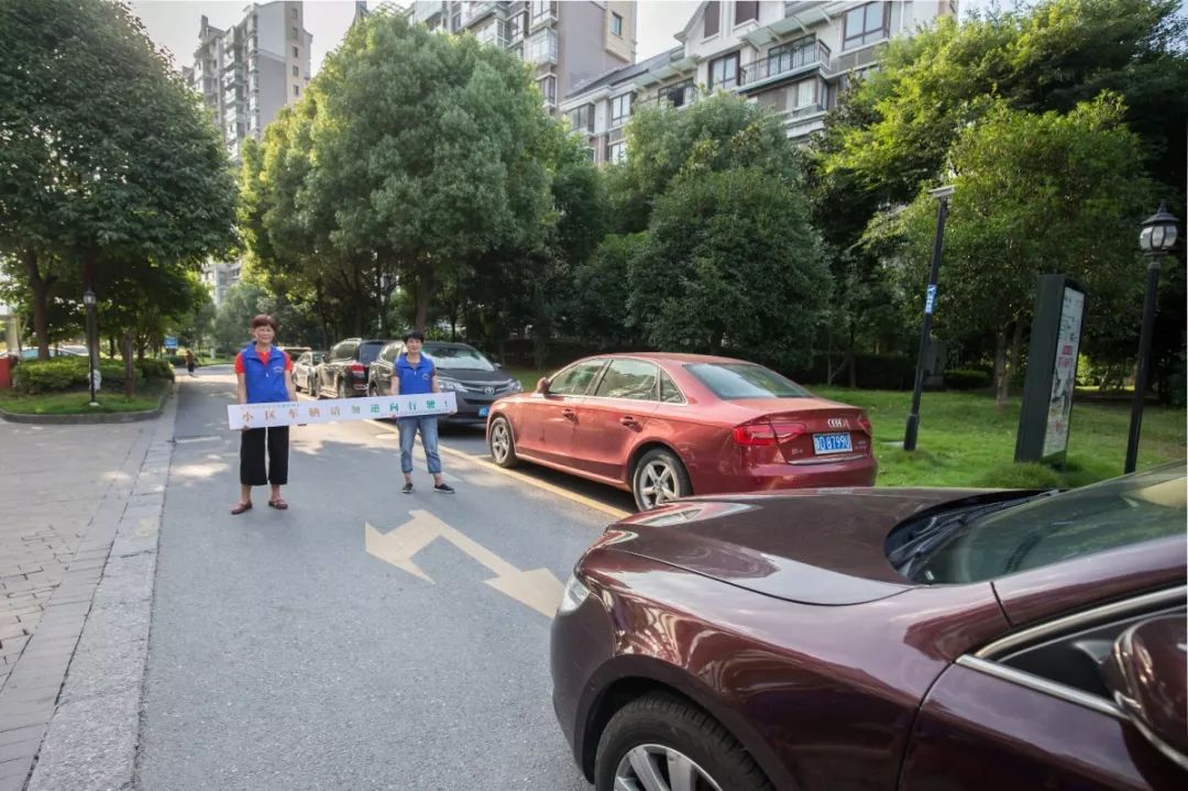 管理情况"小区车管家"每天牵头人在微信群里发出巡查通知,于车辆停放