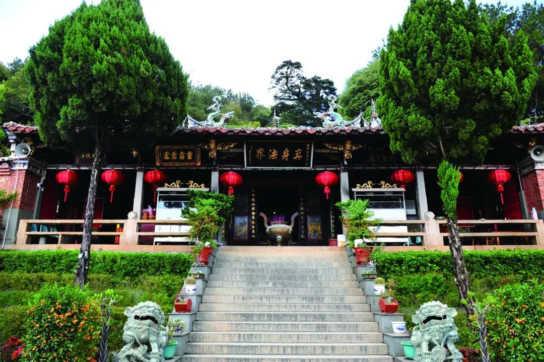 靈應旅遊區是國家3a級旅遊景區,福建省級森林公園,位於洪梅鎮玳瑁山.