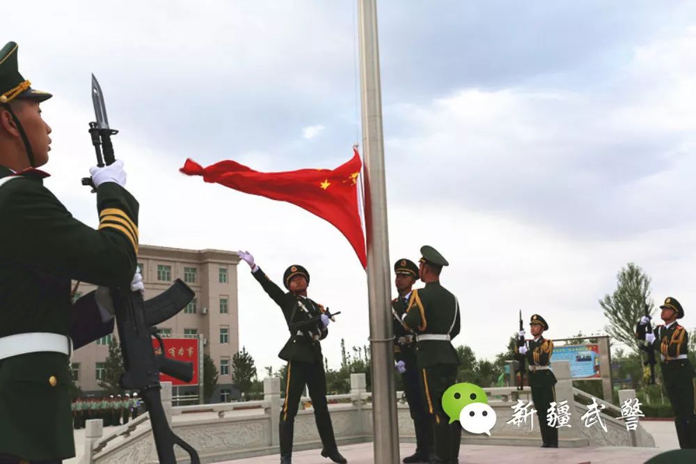敬礼国旗,祝福祖国_五星红旗