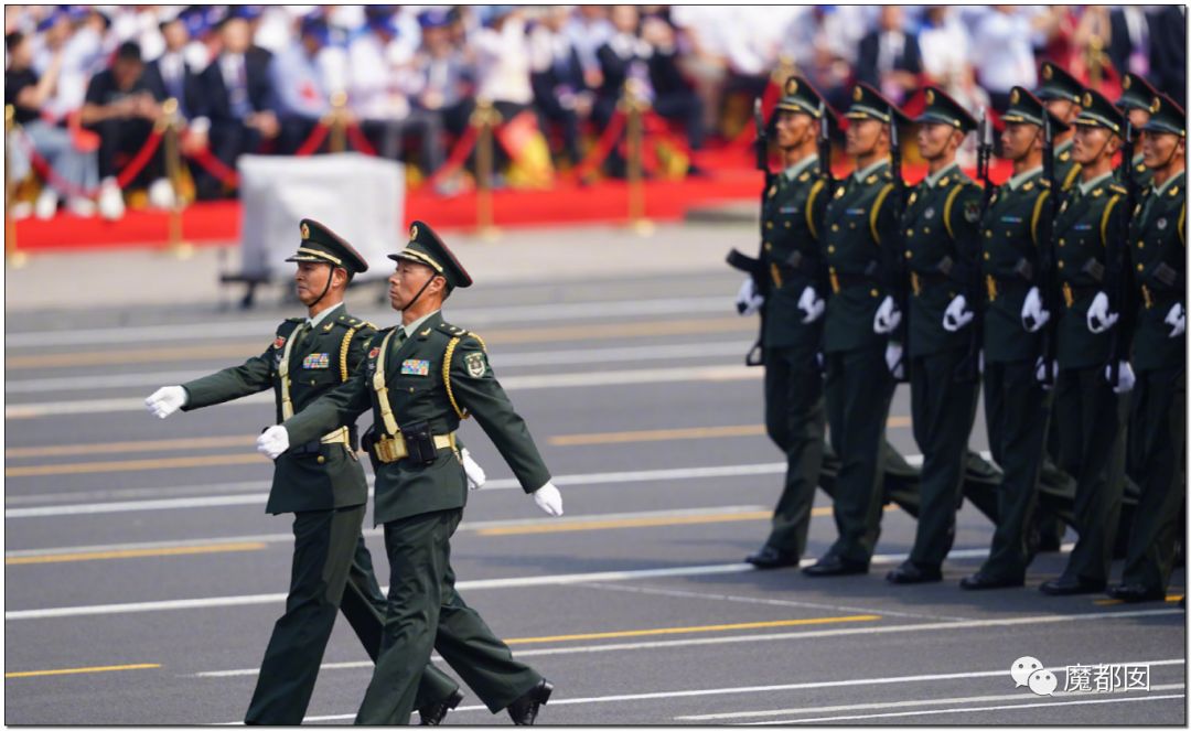 看看是怎麼練出來的:陸軍方隊非同一般,因為其中有個特別的