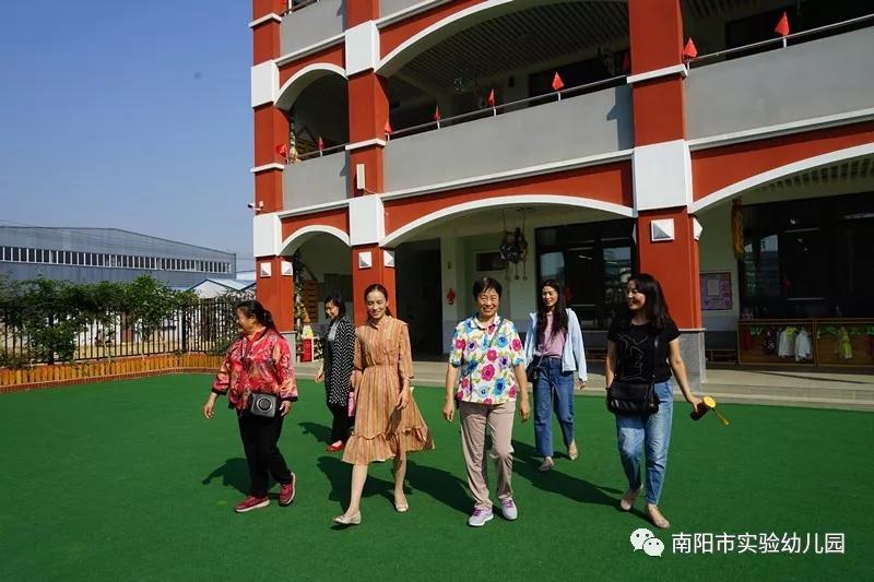 春风卧龙新园新姿醉了老领导老教师南阳市实验幼儿园开展爱在金秋情暖