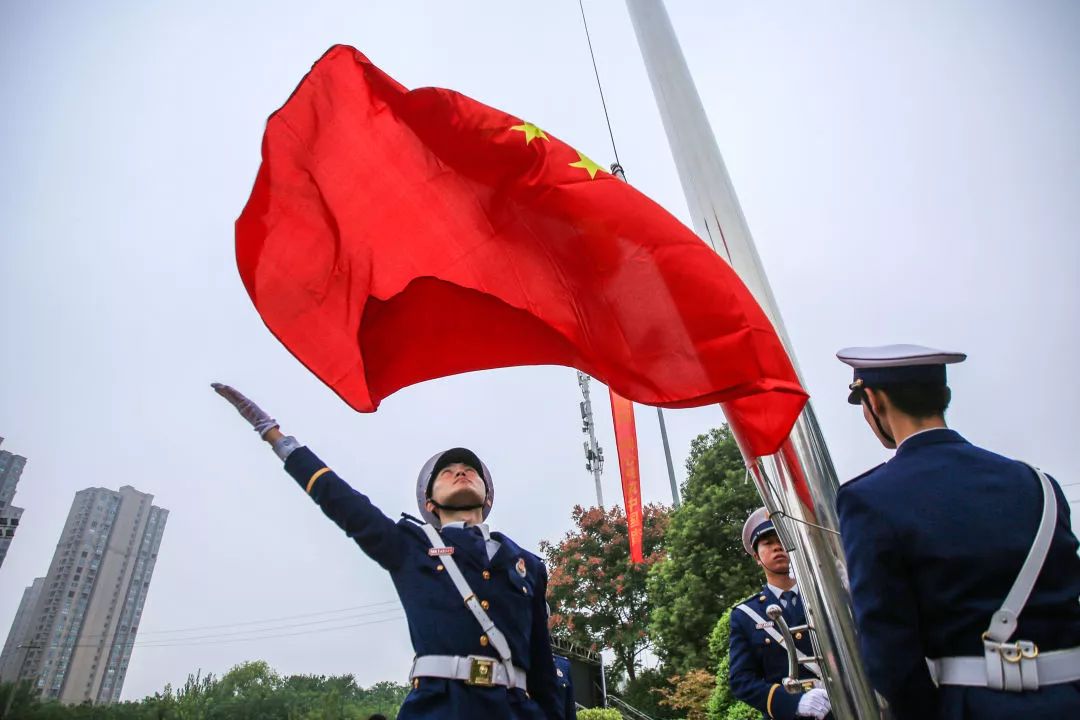 震撼高清500位热心市民与常州消防共度国庆