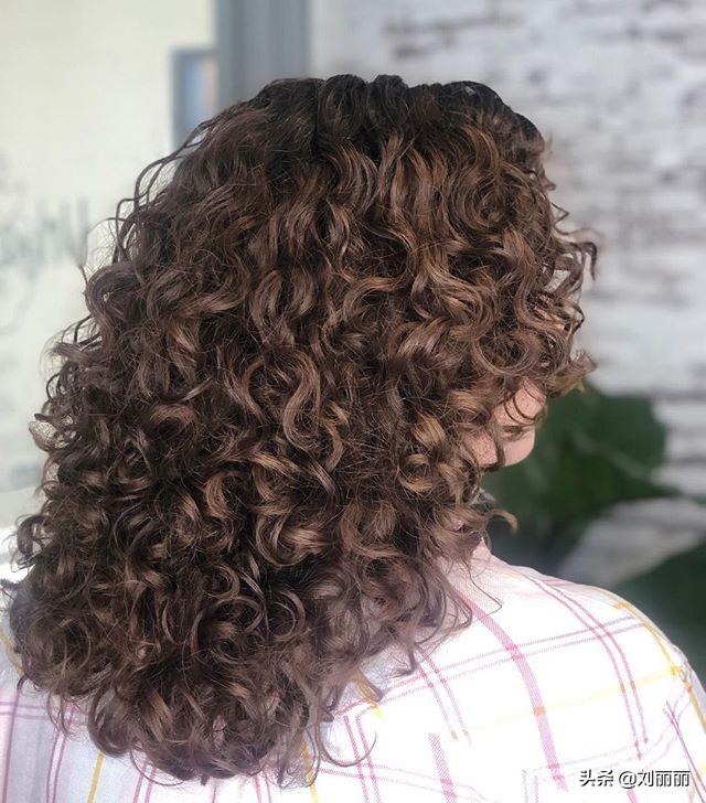 秋冬烫发就选"全头烫",无论长短都洋气,越看越喜欢