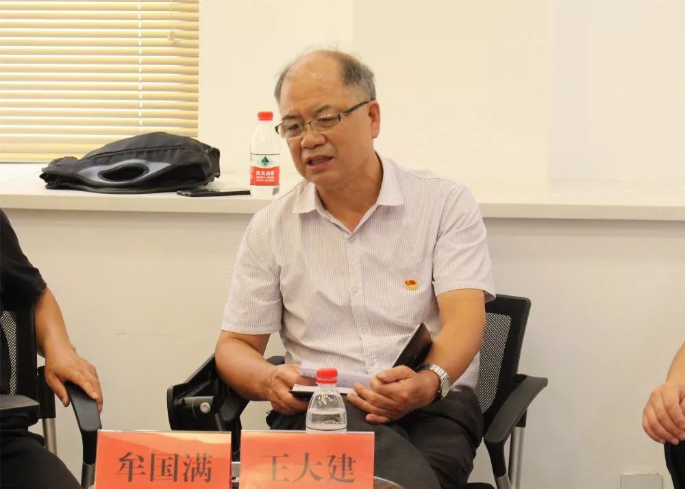 退休干部代表 王大建茅畲旅游资源丰富,更是西瓜产业之乡,在加强红色