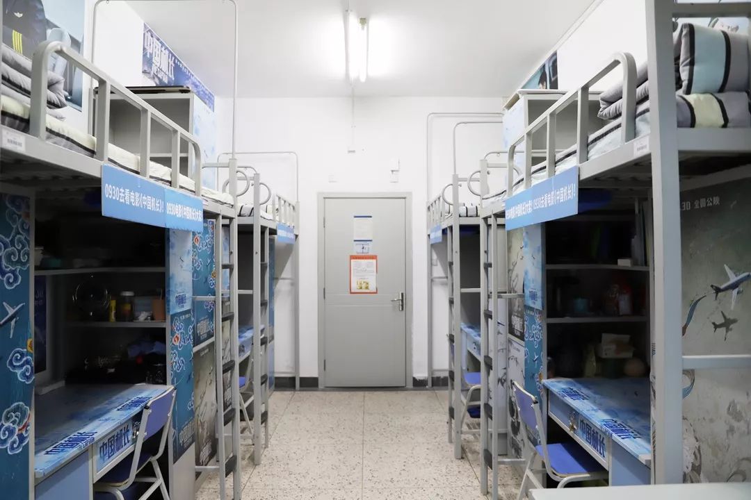 加油反正小飞们自己看完心潮澎湃北航的小飞已经迫不及待为中国机长打