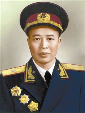 解方,1955年被授予中国人民解放军少将,位列第一,不仅如此,解方还因