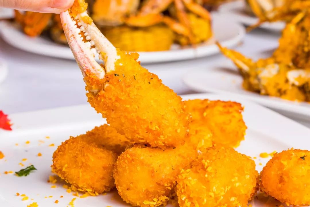 陆家嘴惊现大闸蟹放题全场200道菜无限畅吃