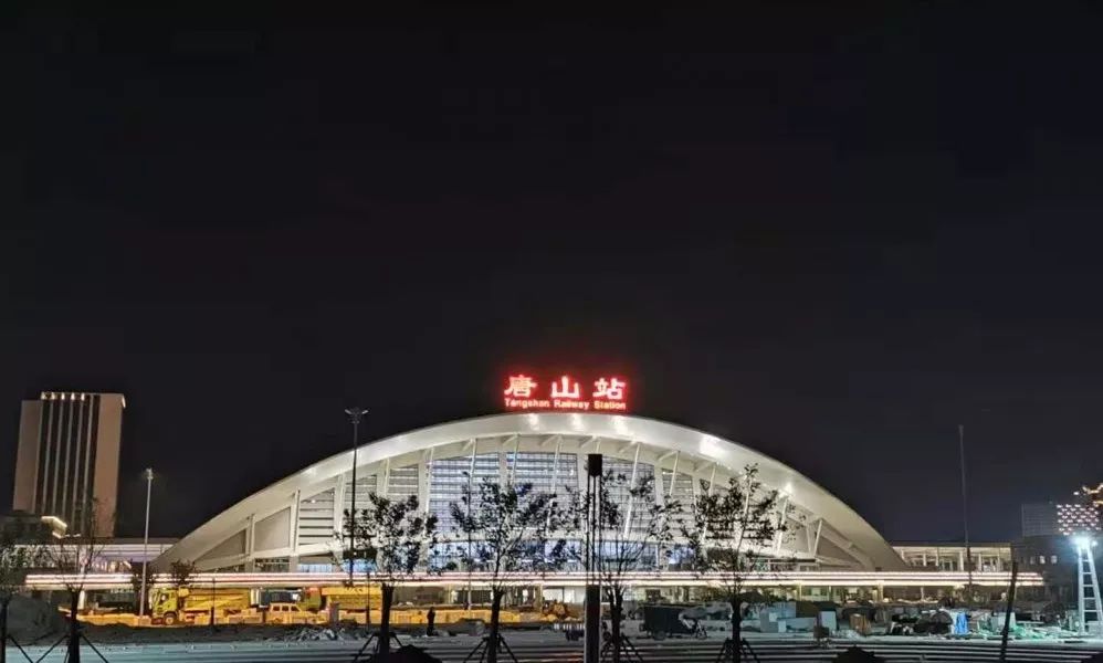 火车站东广场及周边新增电子警察抓拍设备!