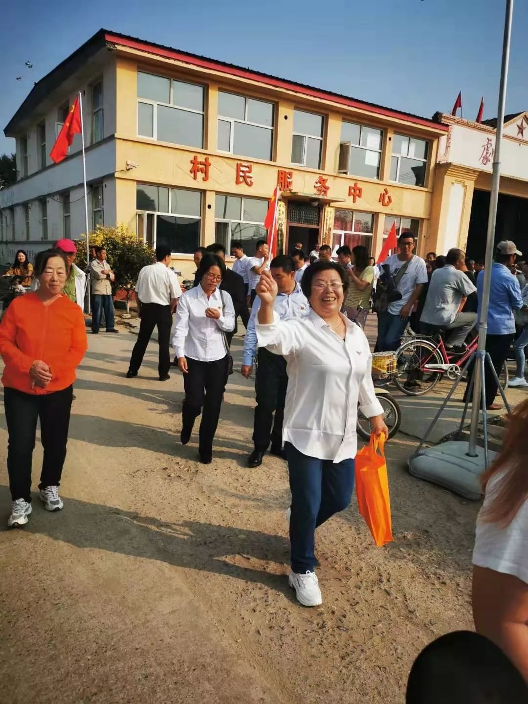 美丽乡村涿鹿县单家堡村村主任无偿为村建造公园南水公园正式剪彩