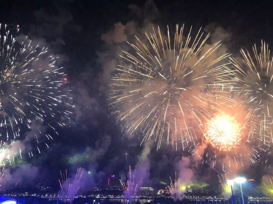 燃爆了广深珠湛4地火树银花500000发烟花绽放我爱你中国
