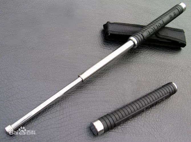 车上放甩棍会违法吗你知道车内放哪些防身工具是合法的吗