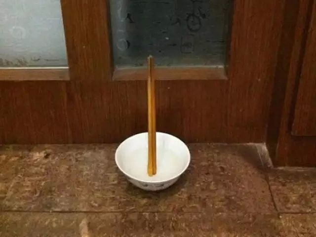 丧葬禁忌备倒头饭点随身灯焚返魂香一定要熟知