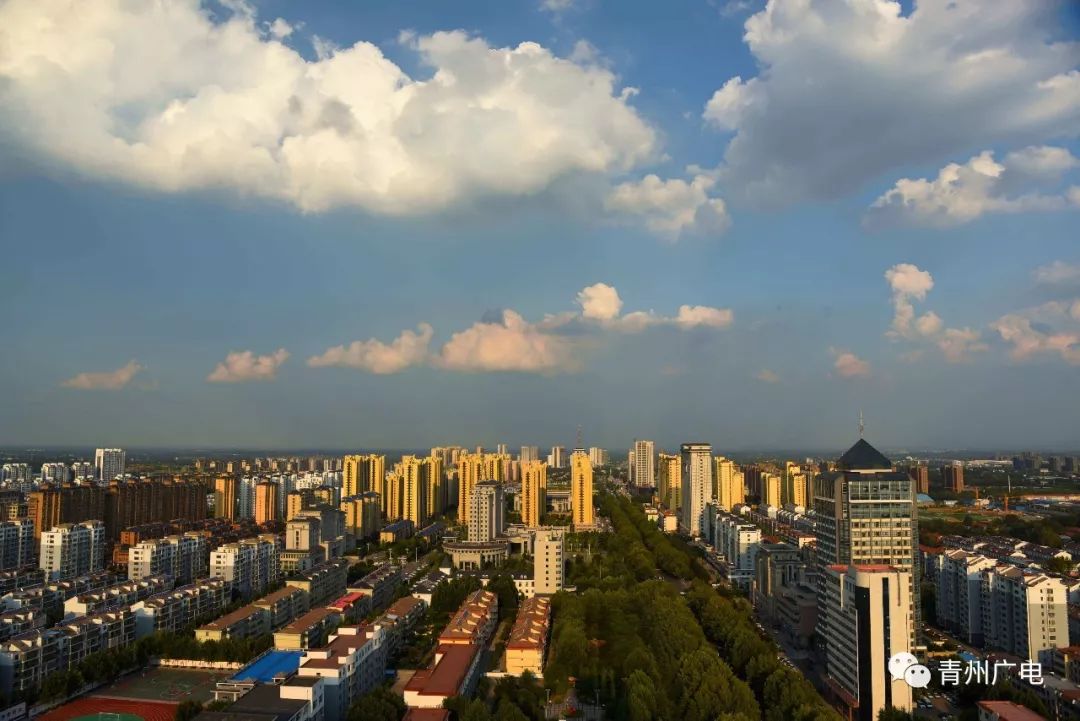 《东部新城》 作者:于青华《天堑变通途》 作者:于青华《彩霞映红南阳