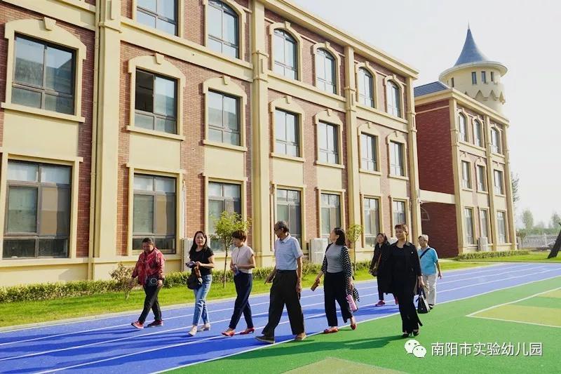 春风卧龙新园新姿醉了老领导老教师南阳市实验幼儿园开展爱在金秋情暖