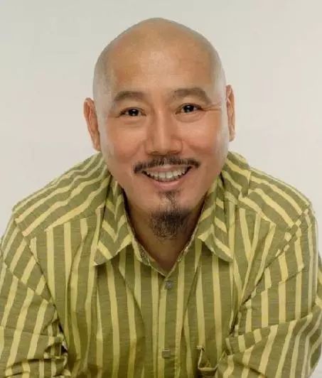 李成儒之前还在《沉浮古玩虫》中饰演了罗水银,其中一个片段就