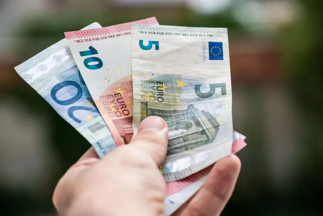 被海关强制收取小费怎么办?