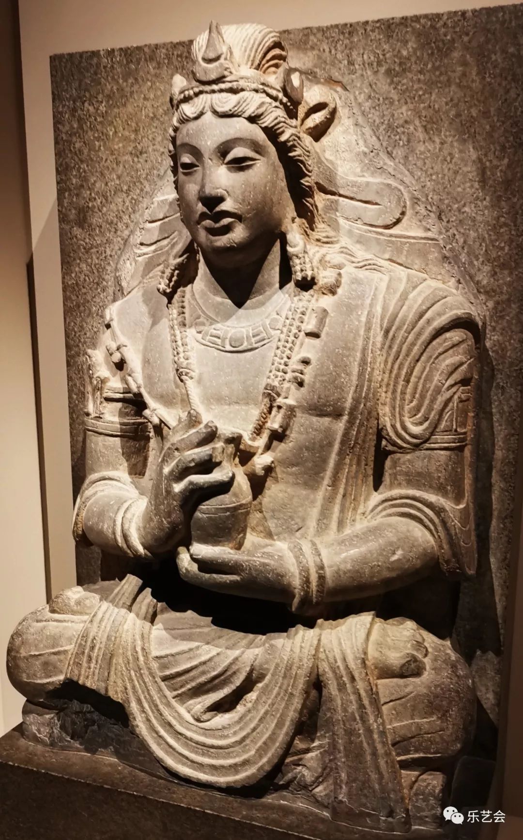 二世纪犍陀罗铜像: 如来坐像