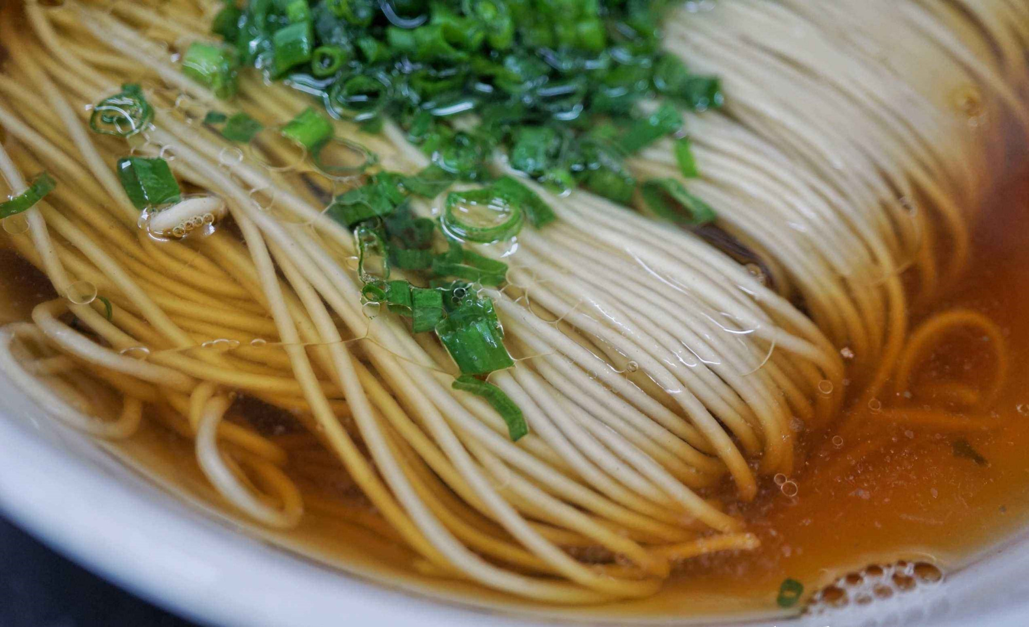 原创十一寻面之旅扬州阳春面:猪油胡椒粉不能少 宽汤碱面简单不简约