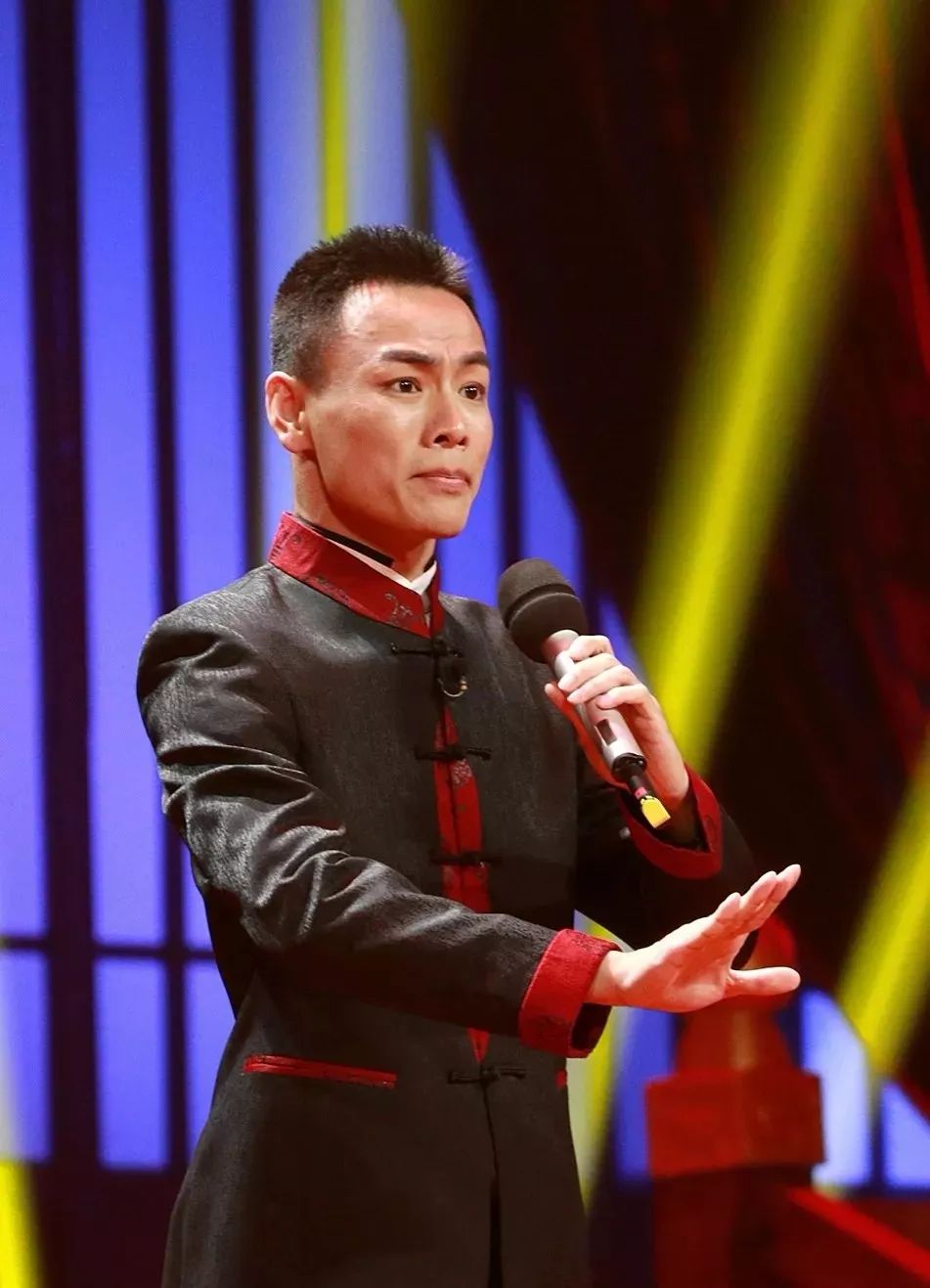 ",不禁让杨俊导师泪流满面,泣不成声……在王飞成绩揭晓之前,为了缓