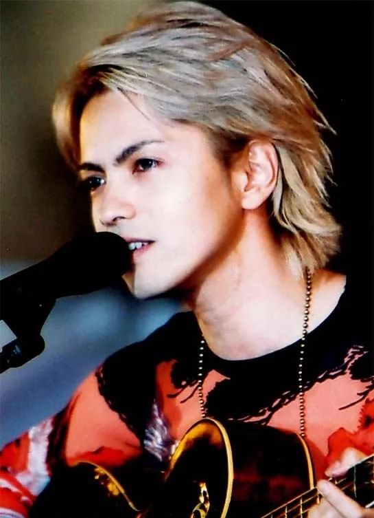 蜡笔小新最爱的女主播嫁给158cm的花美男:他比我矮,但比我美啊_hyde