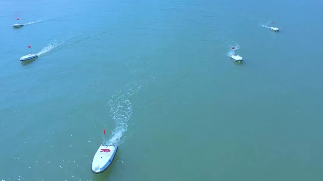 云洲无人船编队拼"70"字样,献礼新中国成立70周年_船艇