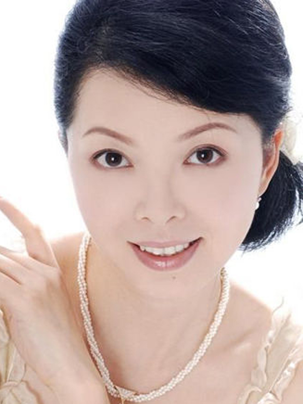 原湖南台一姐仇晓近照,曾提拔汪涵,艳压李湘谢娜,50岁仍气质优雅