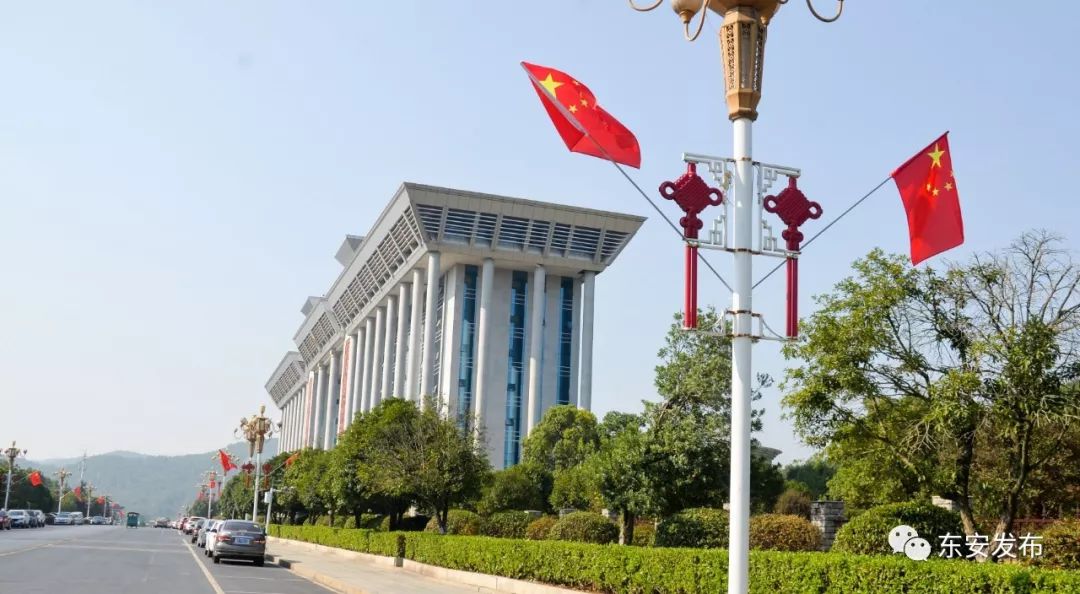 中国红红遍东安城