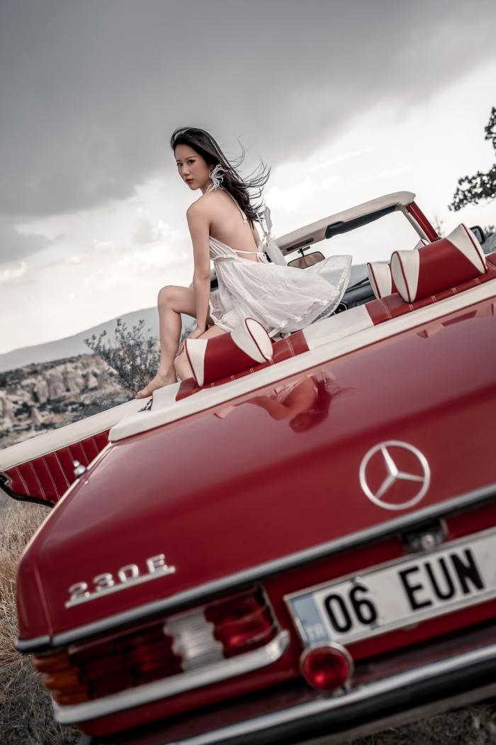 图荐奔驰230e1988年敞篷款香车配美女这样的组合你们喜欢吗