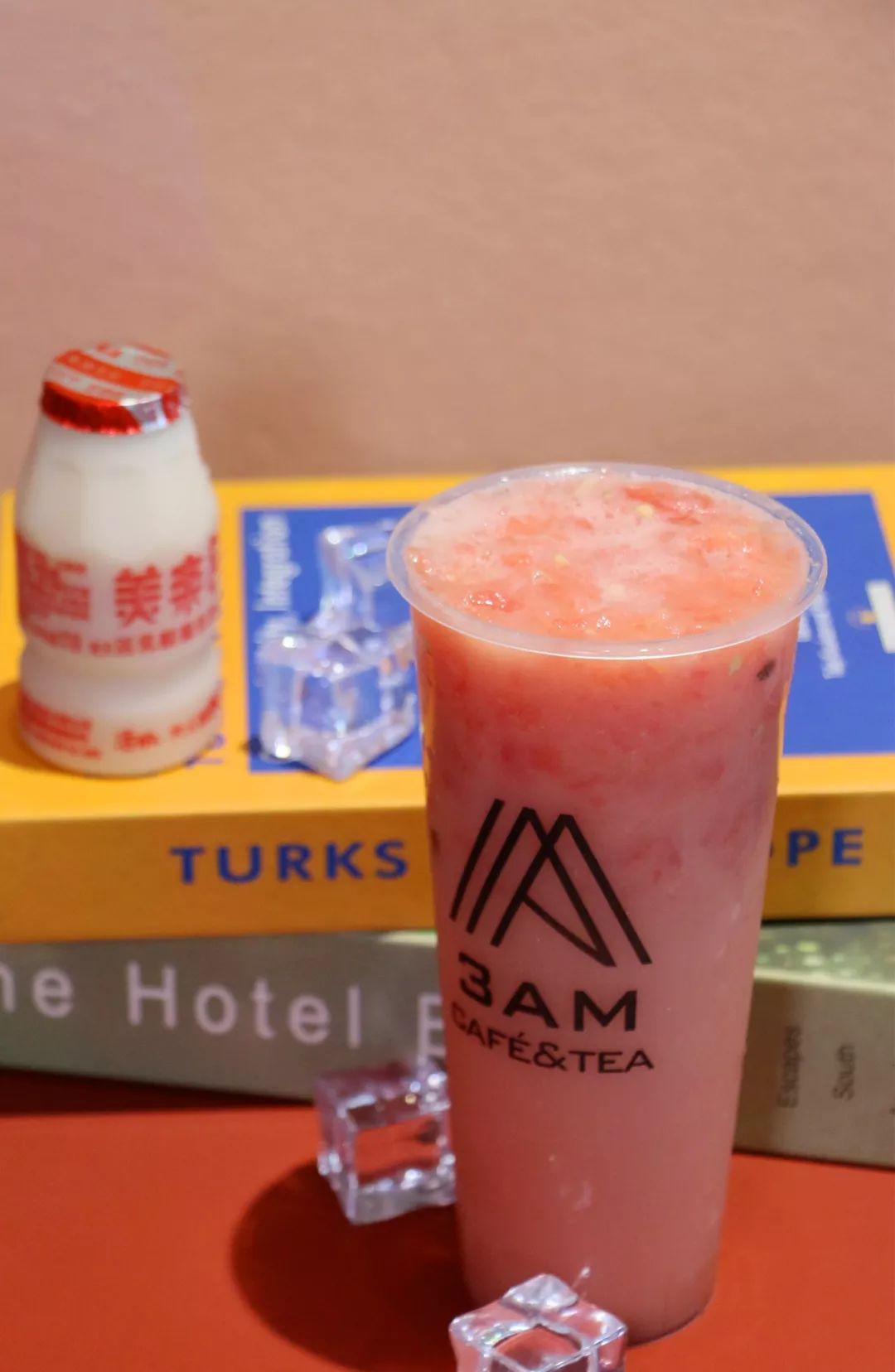 火龙果多多喝前摇一摇,入口非常绵密,保留了火龙果的清甜之余,养乐多