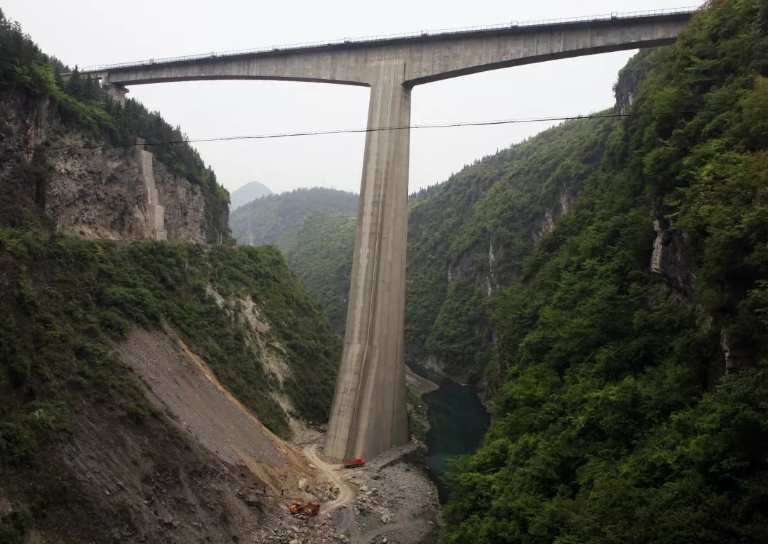 京沪高铁武汉东湖特大桥铁路工程布满一条条"交通经脉"在城市,乡村的"