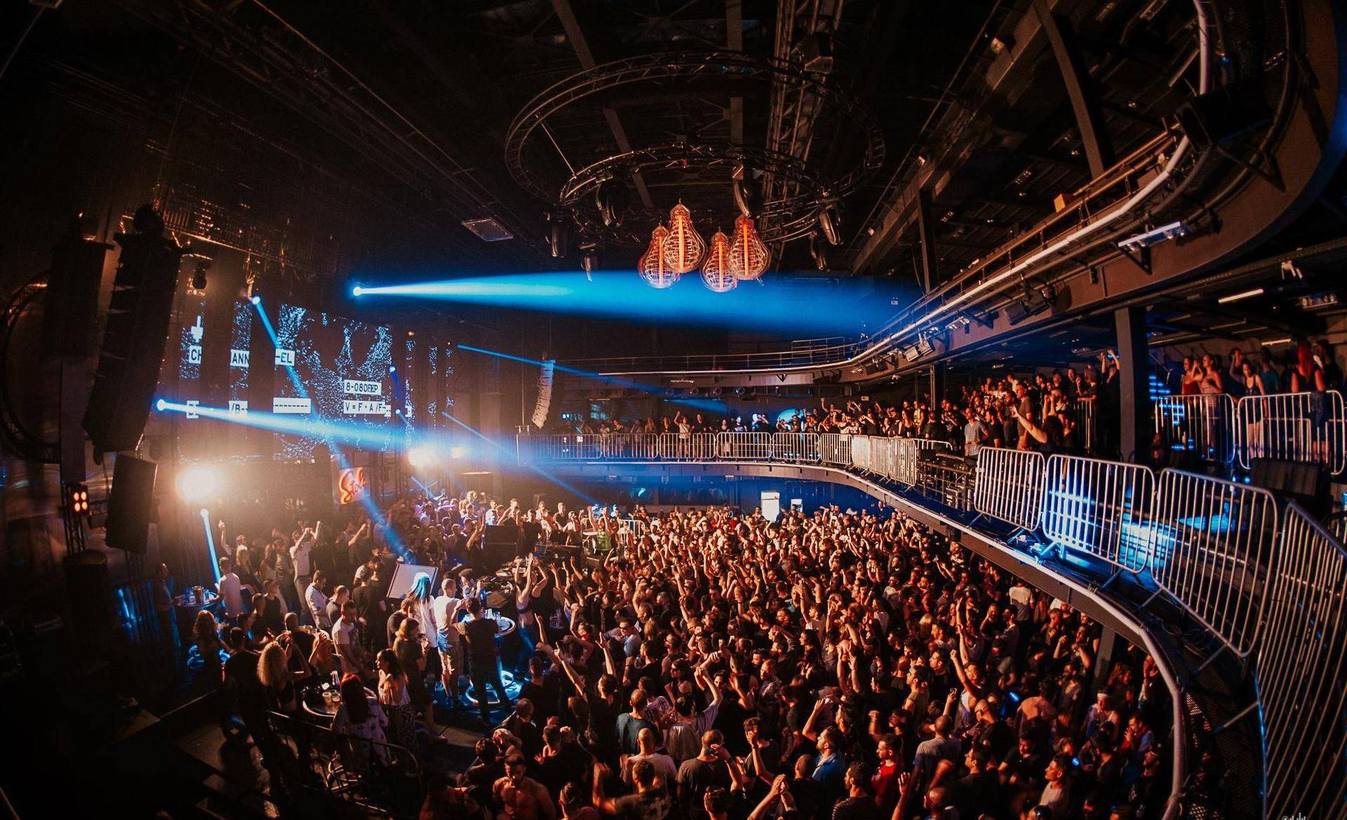 15年来,它一直是雅典电音的领头羊,并接待了众多世界知名的dj(tiesto