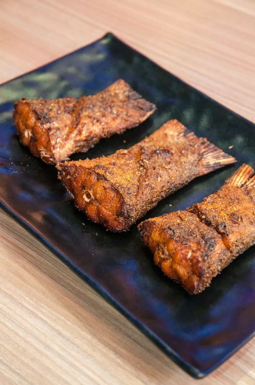 烤鱼尾 11元/3个浓香而绵密,吃起来还有爆汁流油的快感~10串也不过15