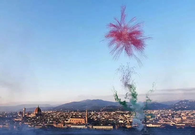 《空中花城》视频节选蔡国强,装置作品《撞墙》2006德意志银行收藏