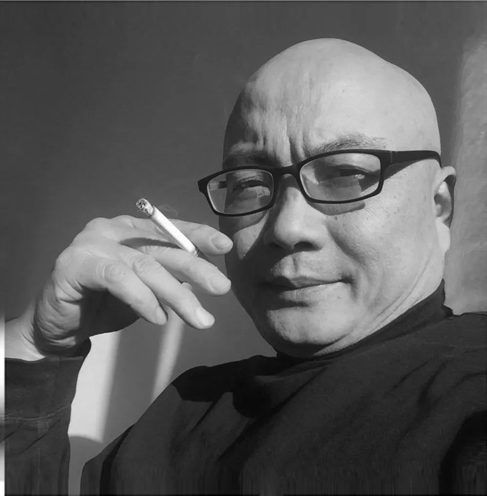 作者:欧震,诗人,南京艺术学院客座教授,著有诗歌集《目击》《幸福从来