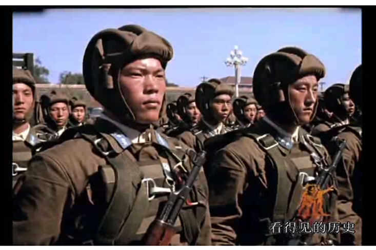 1959年國慶閱兵雄壯威武的解放軍充滿著殺氣