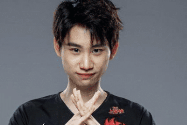 doinb15年以qg战队中单的身份登场lpl,因为实力强劲