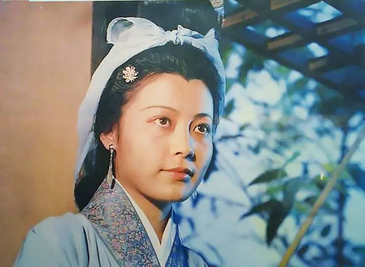 64岁邬倩倩因戏生情嫁给导演20年未生育如今容颜不再