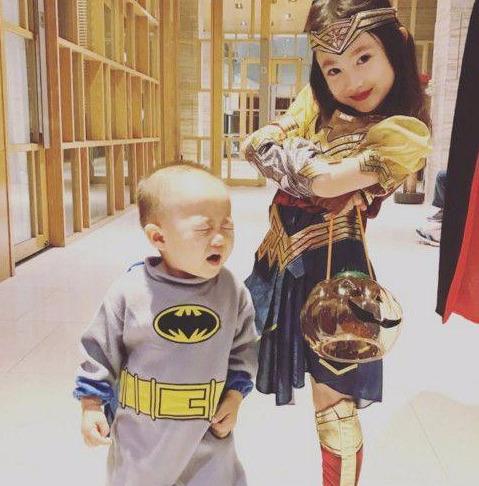 奥莉长大了,她的脸也越长越方了