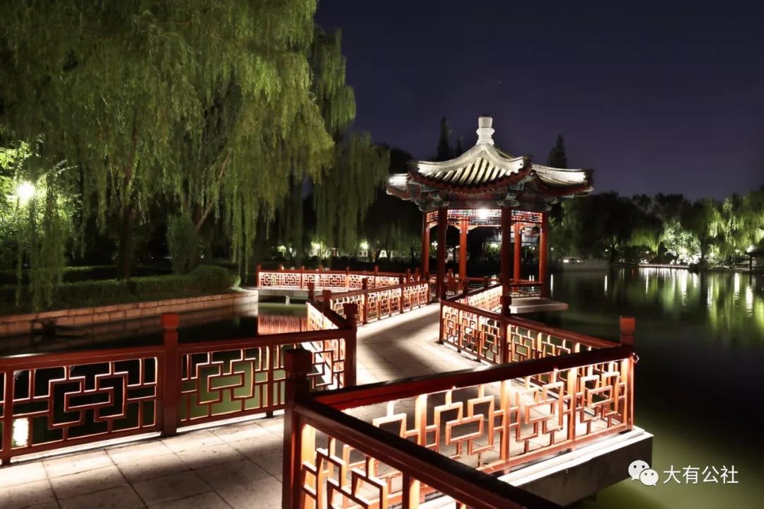 中央党校国家行政学院校园夜景