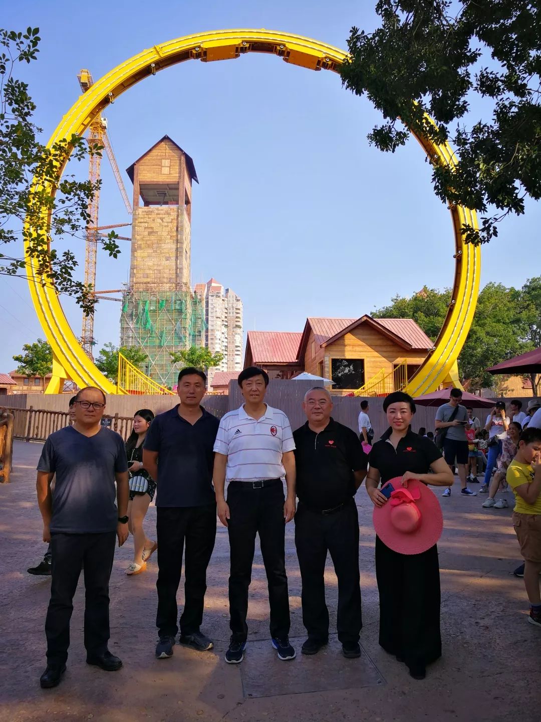 岳峰向刘总详细汇报了深圳欢乐谷项目建设品质提升国庆黄金周运营