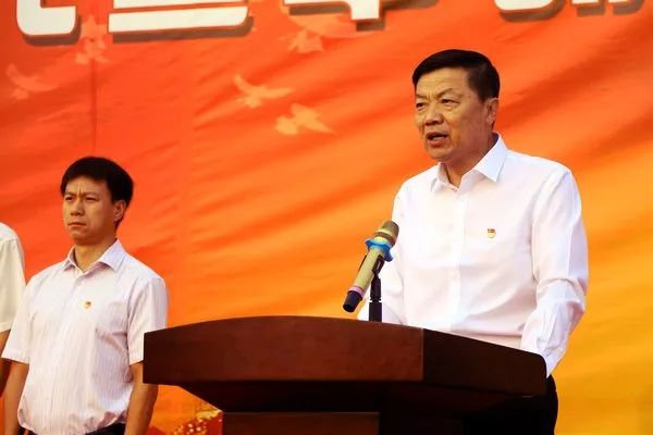 华北理工大学轻工学院隆重举行国庆升旗仪式_陈义静