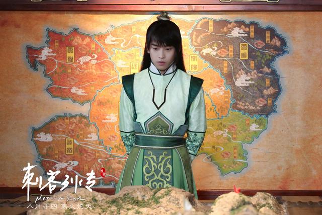 同年他受邀主演了另一部网剧《刺客列传》,他饰演的是孟章王,从公公演