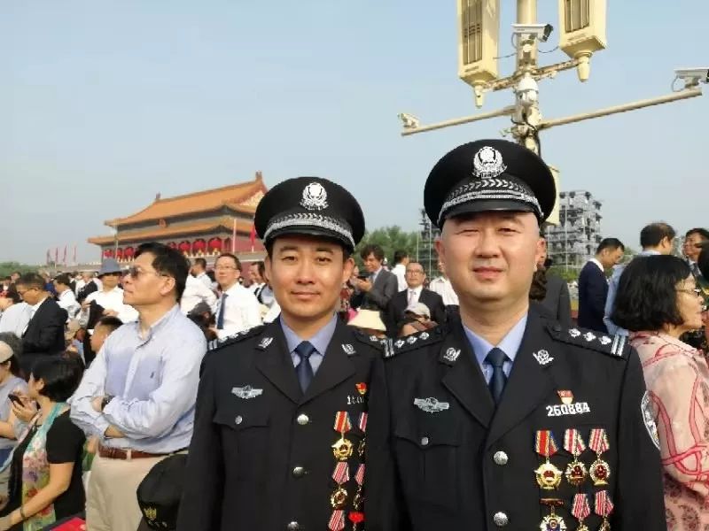 在新中国七十华诞之际,天津公安英模代表,天津市公安局和平分局南京路
