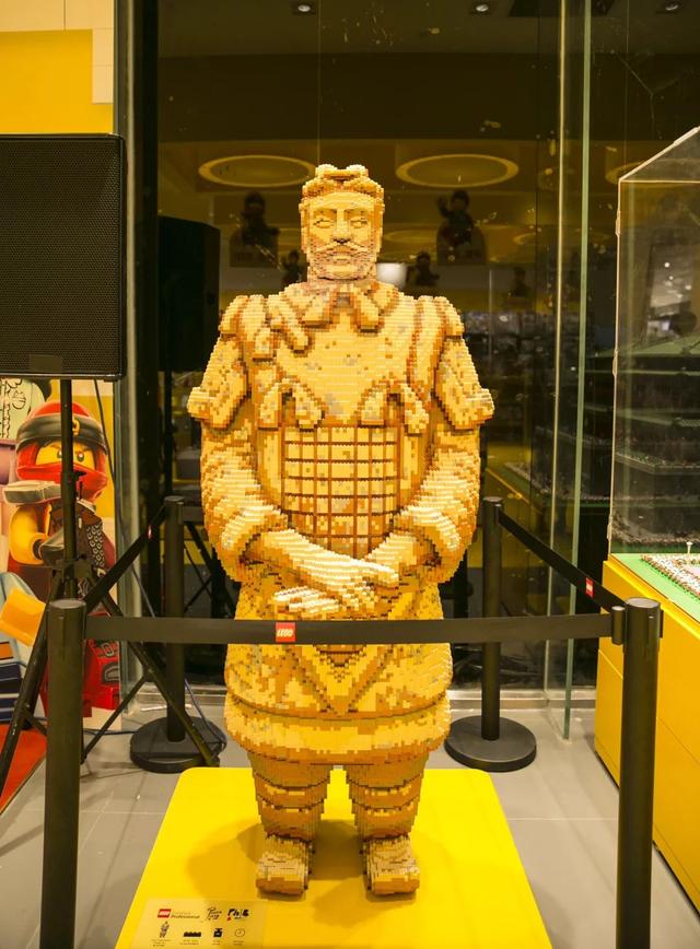 的认知乐高总是在用实力的初次亮相就惊艳了西安人之前双色兵马俑模型