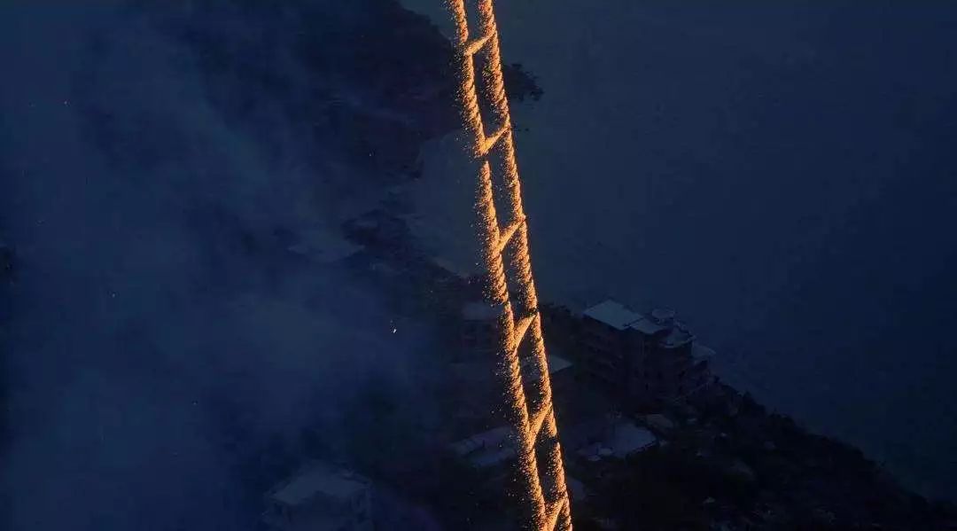 今夜在天安门前负责放烟花的人,叫蔡国强_天梯