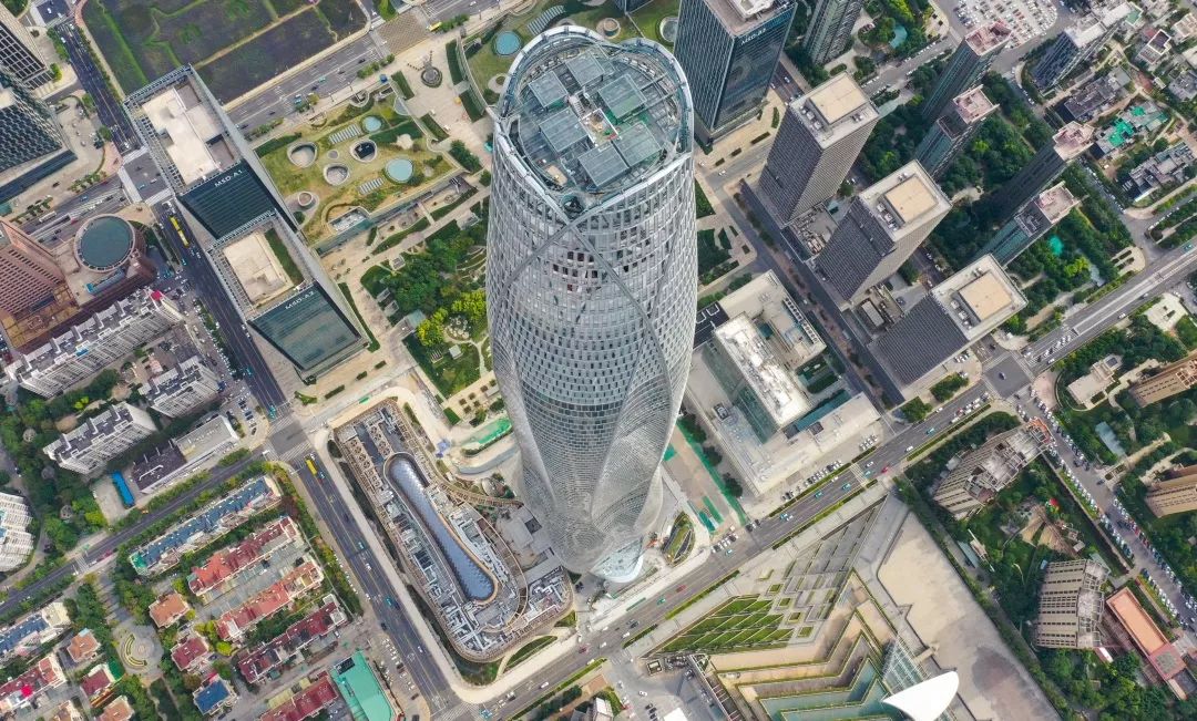 【建筑人】全球第八高楼正式落成,建设历程震撼回顾!_周大福